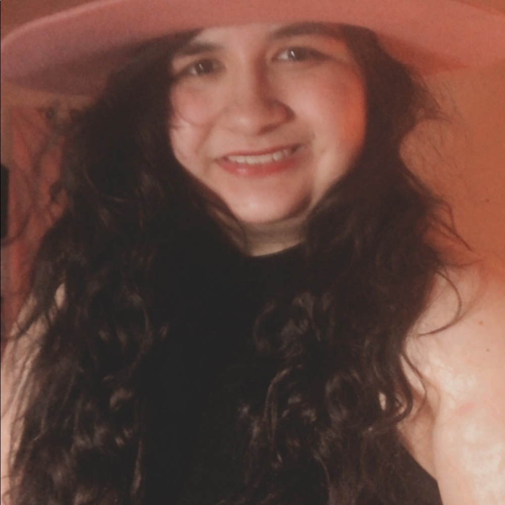 Meet your Posher, Amalia